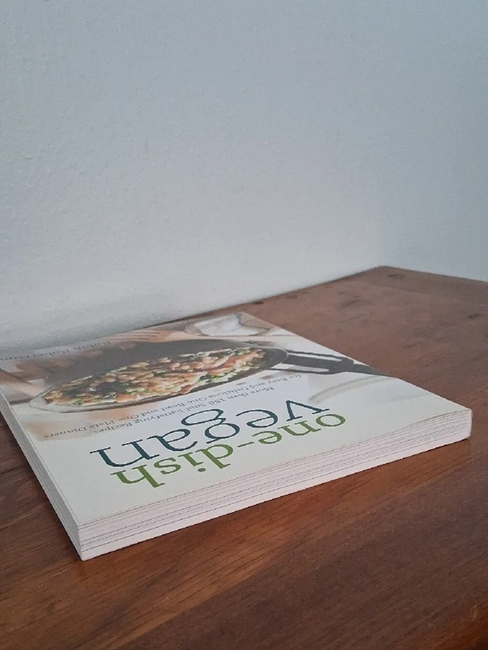 One-Dish Vegan Cookbook by - Robin Robertson - Paperback
